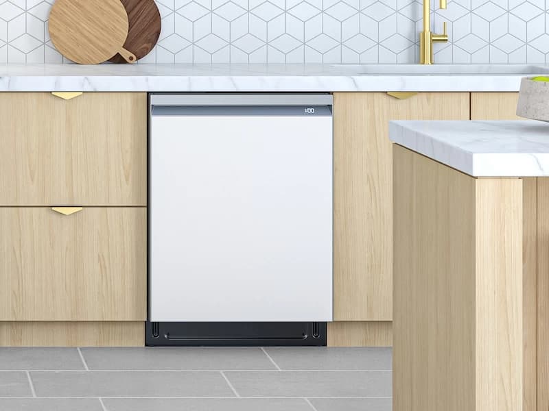 Bespoke AutoRelease Smart 42dBA Dishwasher with StormWash+™ and Smart Dry in White Glass view 4