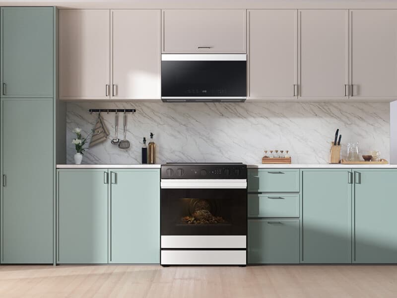 Bespoke Smart Slide-In Electric Range 6.3 cu. ft. in White Glass with Air Sous Vide & Air Fry - ENERGY STAR® view 4