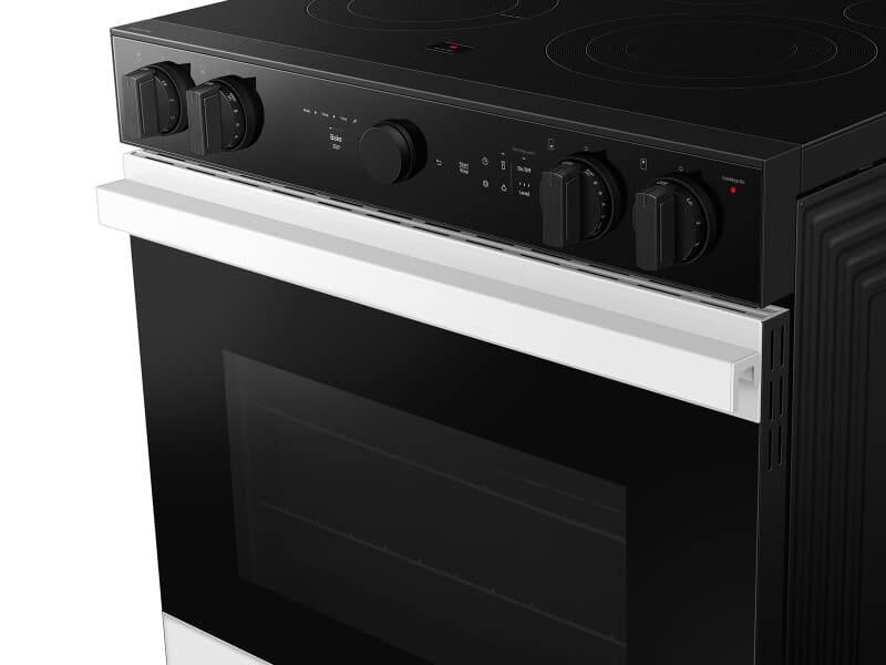 Bespoke Smart Slide-In Electric Range 6.3 cu. ft. in White Glass with Air Sous Vide & Air Fry - ENERGY STAR® view 8
