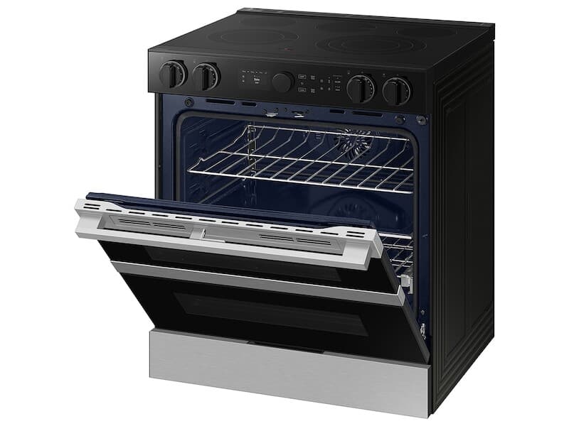 Bespoke Smart Slide-In Electric Range 6.3 cu. ft. with Flex DuoTM & Illuminated Precision Knobs – Stainless Steel view 3