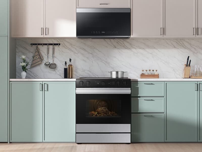 Bespoke Smart Slide-In Electric Range 6.3 cu. ft. in Stainless Steel with Smart Oven Camera & Illuminated Safety Knobs view 7