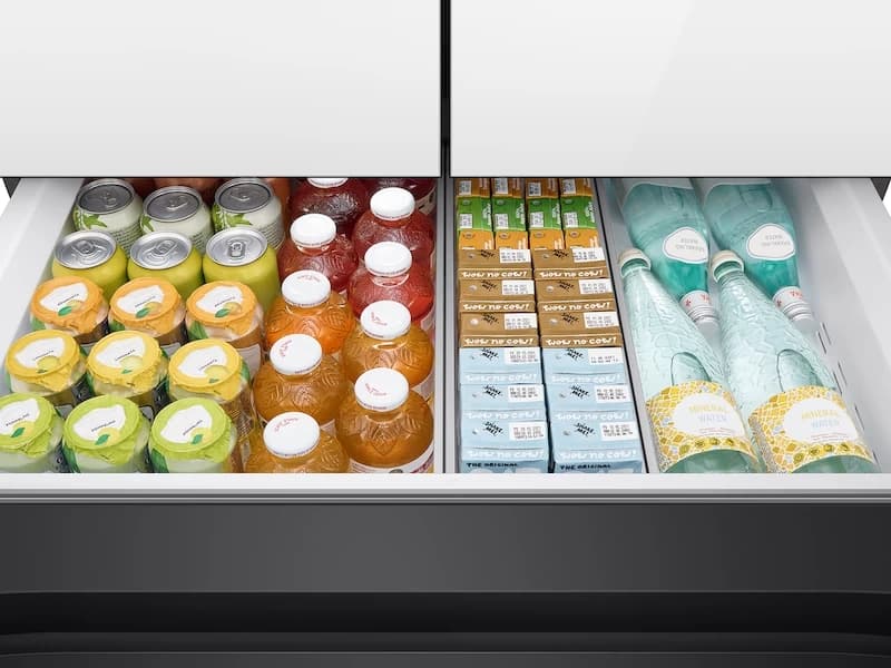 23 cu. ft. Smart BESPOKE 4-Door French-Door Refrigerator with Customizable Panel Colors and Beverage Center  in White Glass view 8