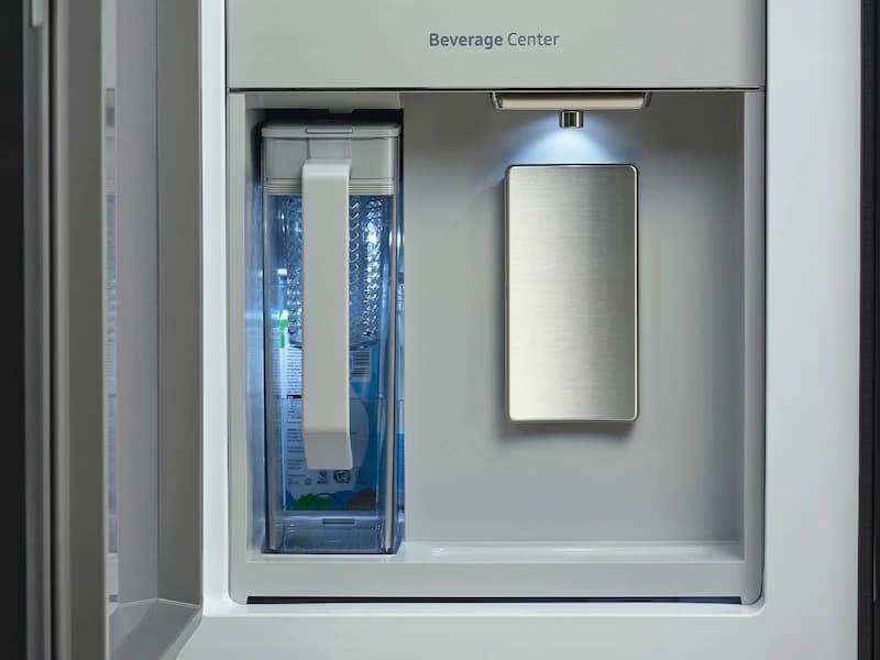 Bespoke Counter Depth 4-Door Flex™ Refrigerator (23 cu. ft.) with Beverage Center™ in White Glass view 4
