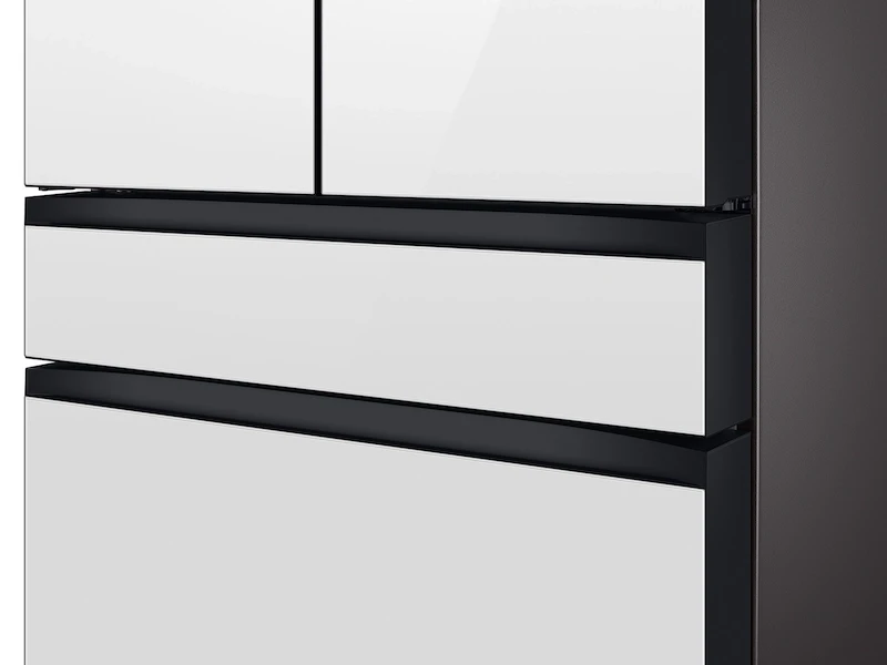 Bespoke 4-Door French Door Refrigerator (29 cu. ft.) with Family Hub™ in White Glass view 9