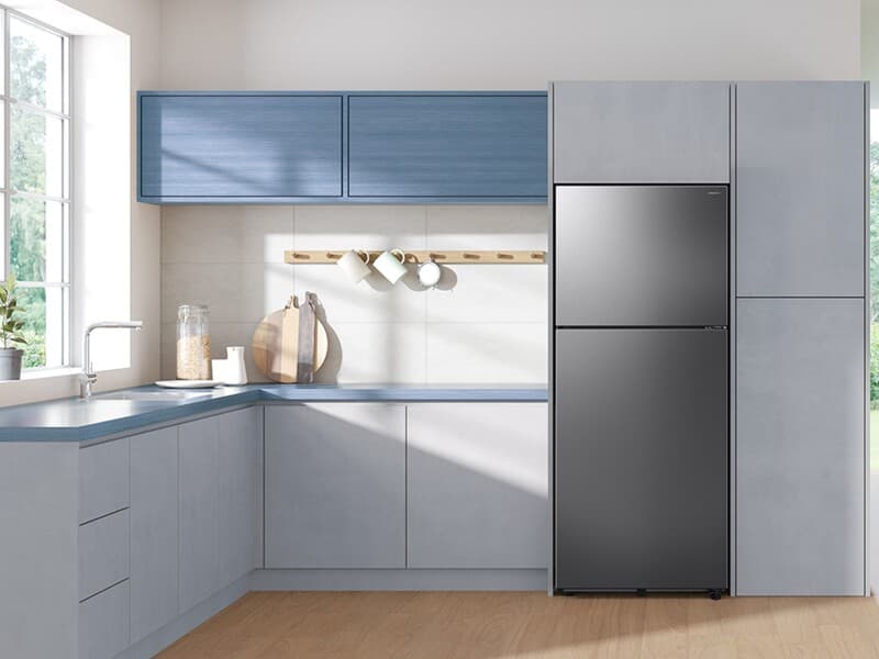 18 cu. ft. Top Freezer Refrigerator with Ice Maker in Stainless Steel view 8