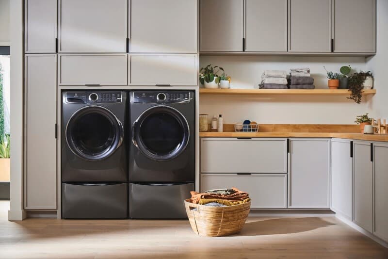 Electrolux 8-cu ft Stackable Vented Electric Dryer with Steam Cycle (Titanium)