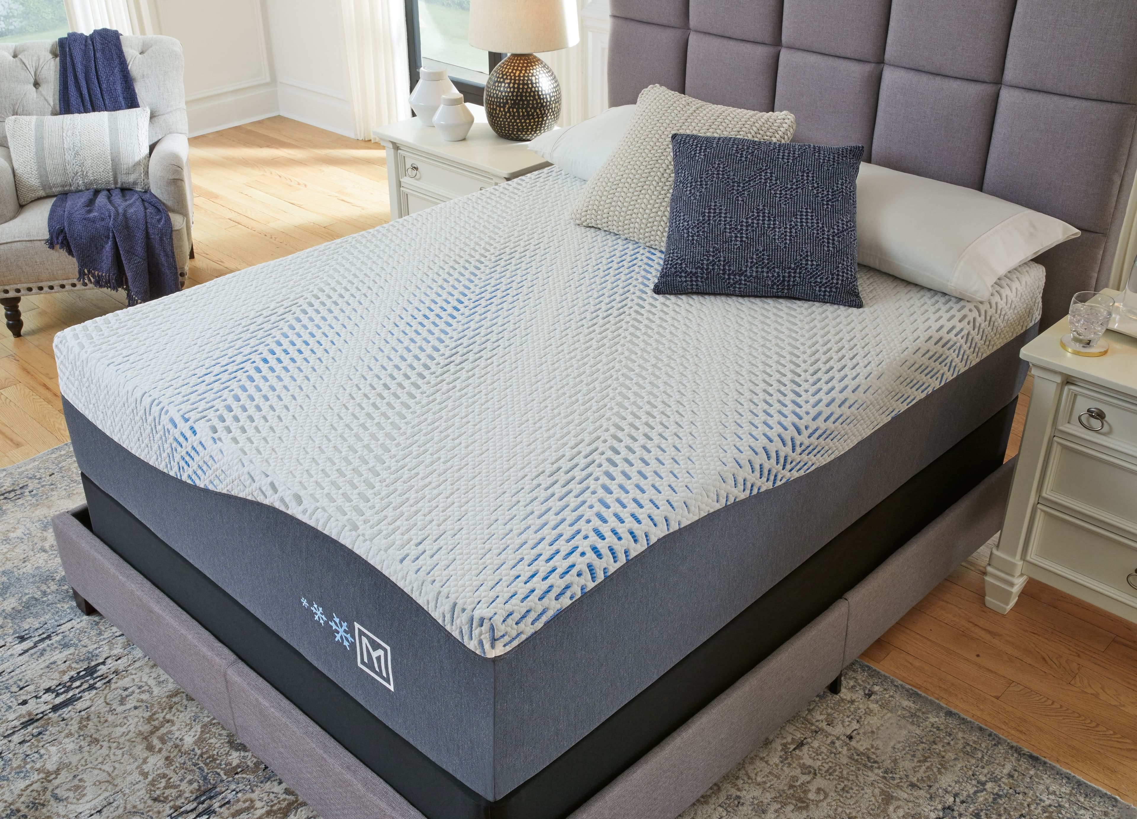 Luxury Gel Queen Mattress, Foundation