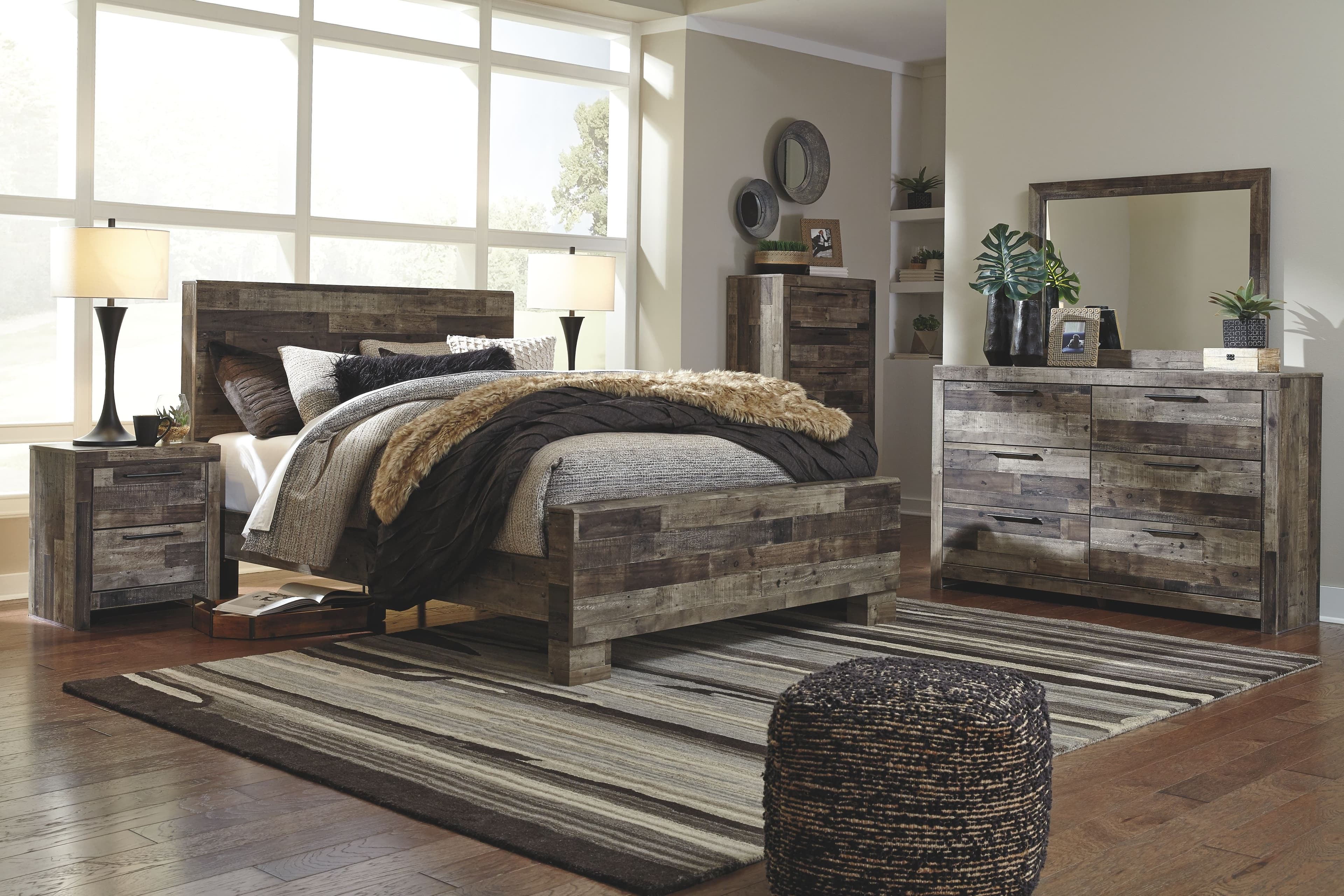 Derekson - 6 Pc. - Dresser, Mirror, Chest, Queen Panel Bed - Multi Gray