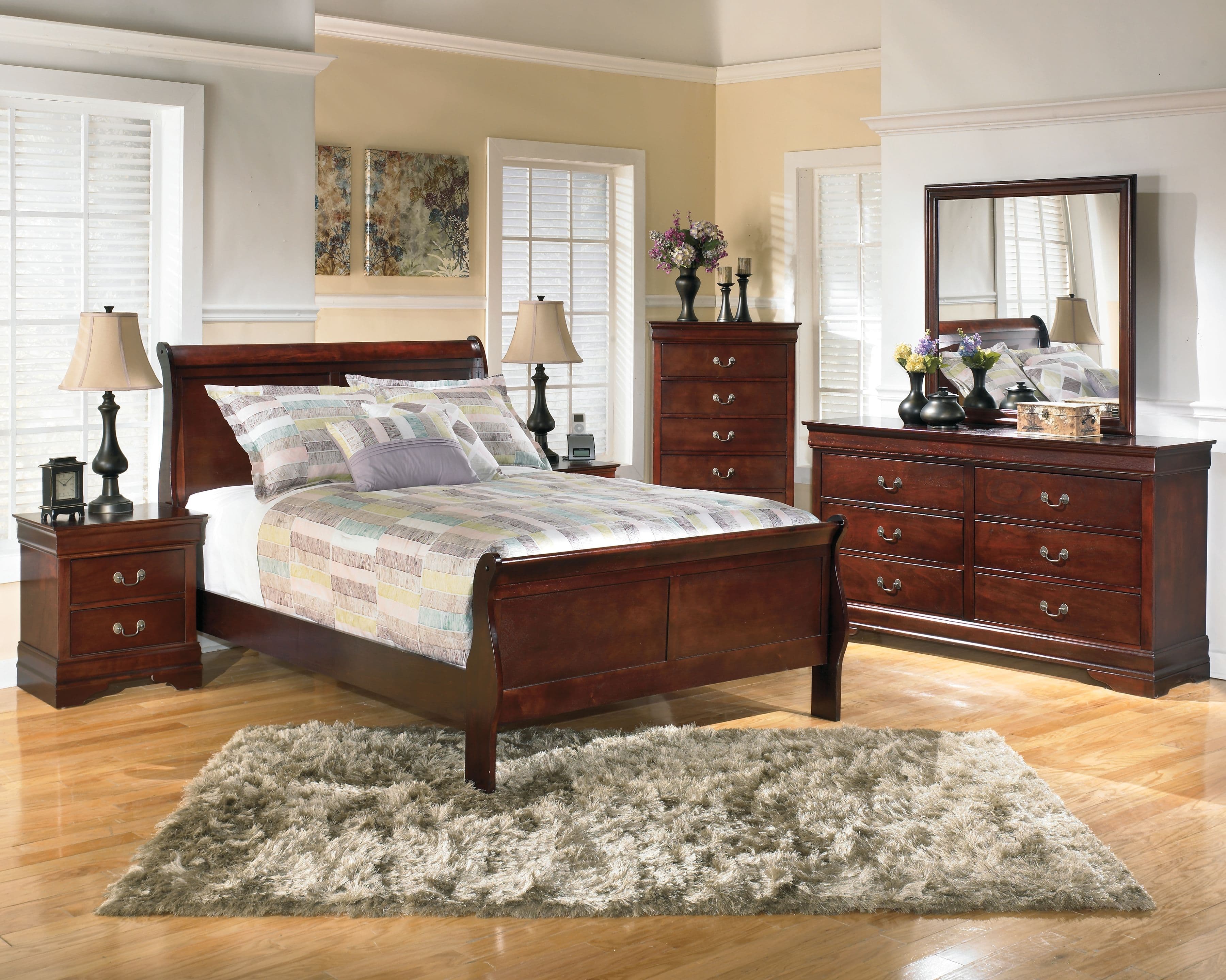 5 Pc. · Dresser, Mirror, Chest, Full Sleigh Bed