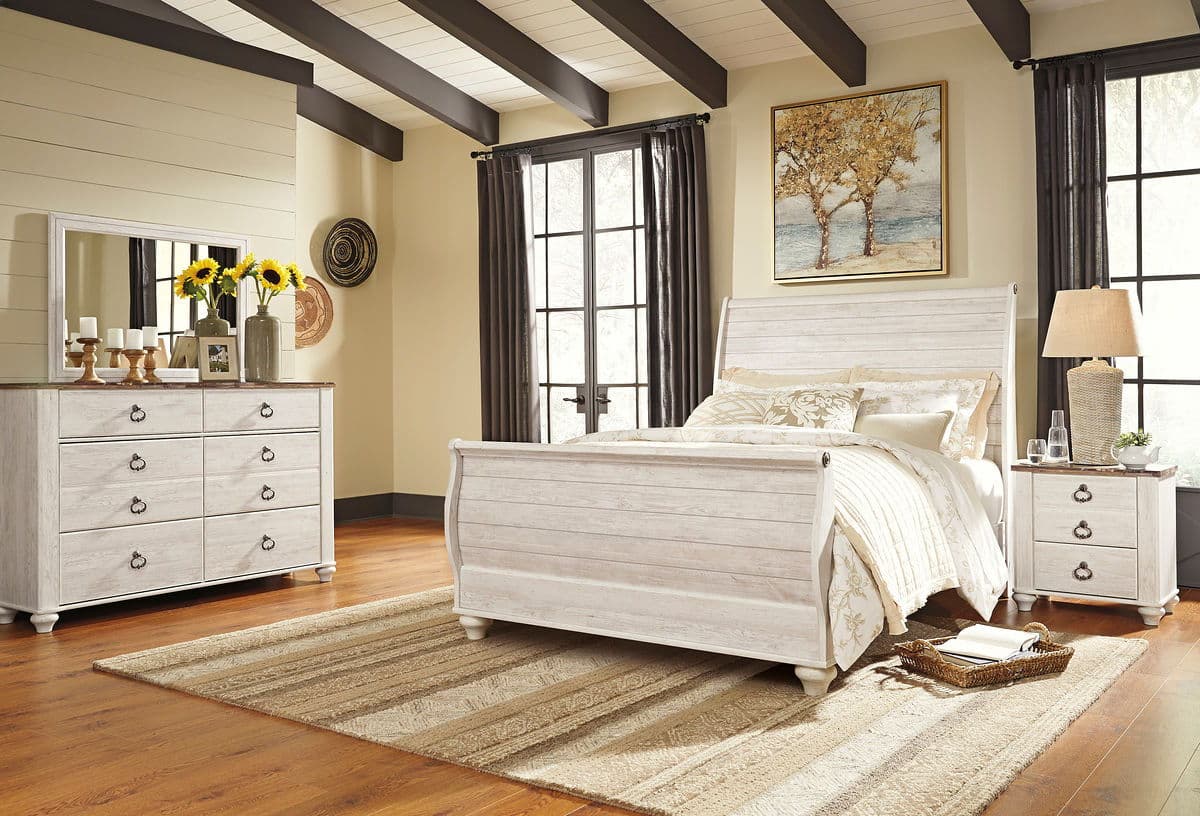 6 Pc. · Dresser, Mirror, Queen Sleigh Bed, Nightstand