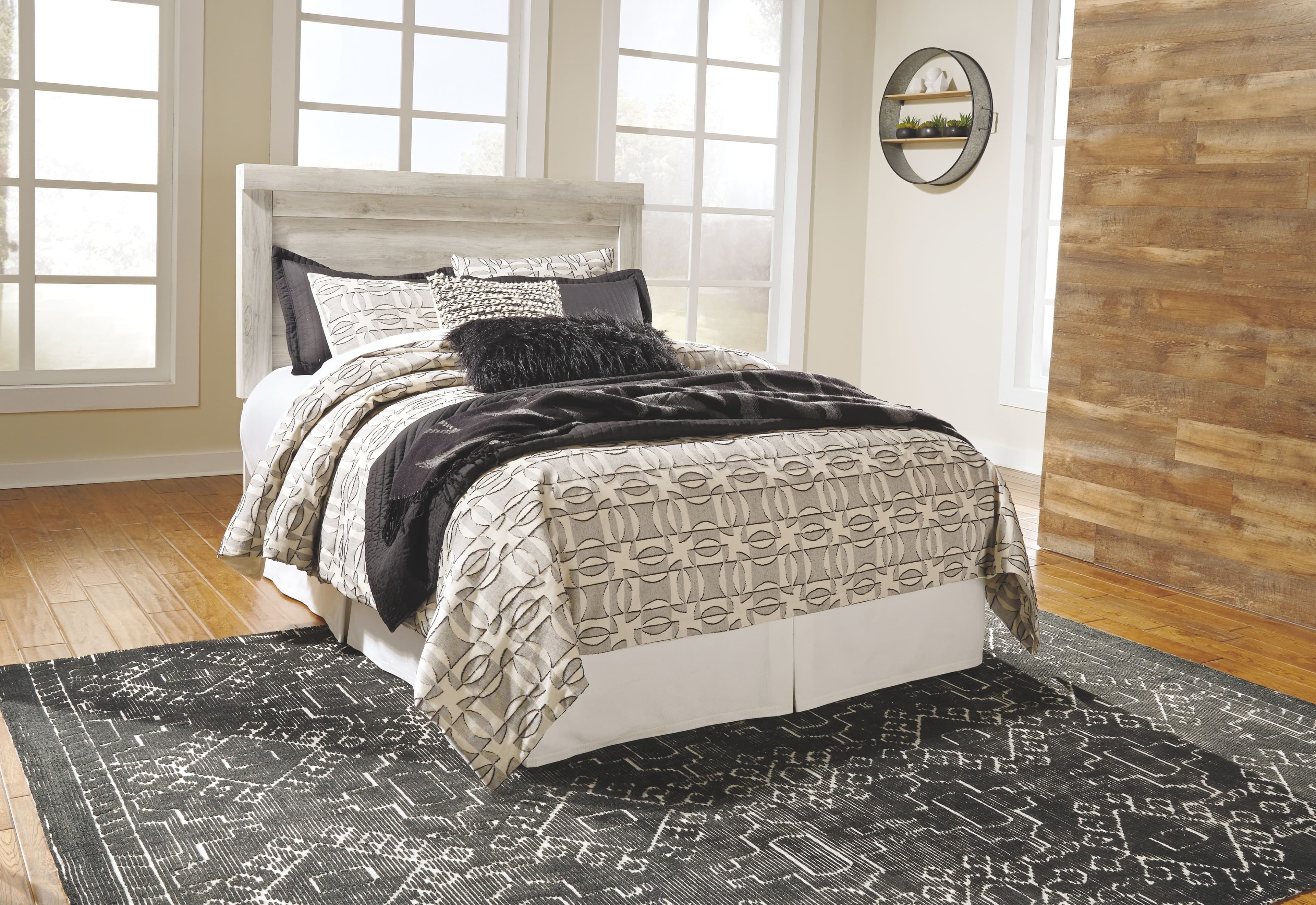 Bellaby - Queen Headboard and Bolt on Metal Frame - Whitewash