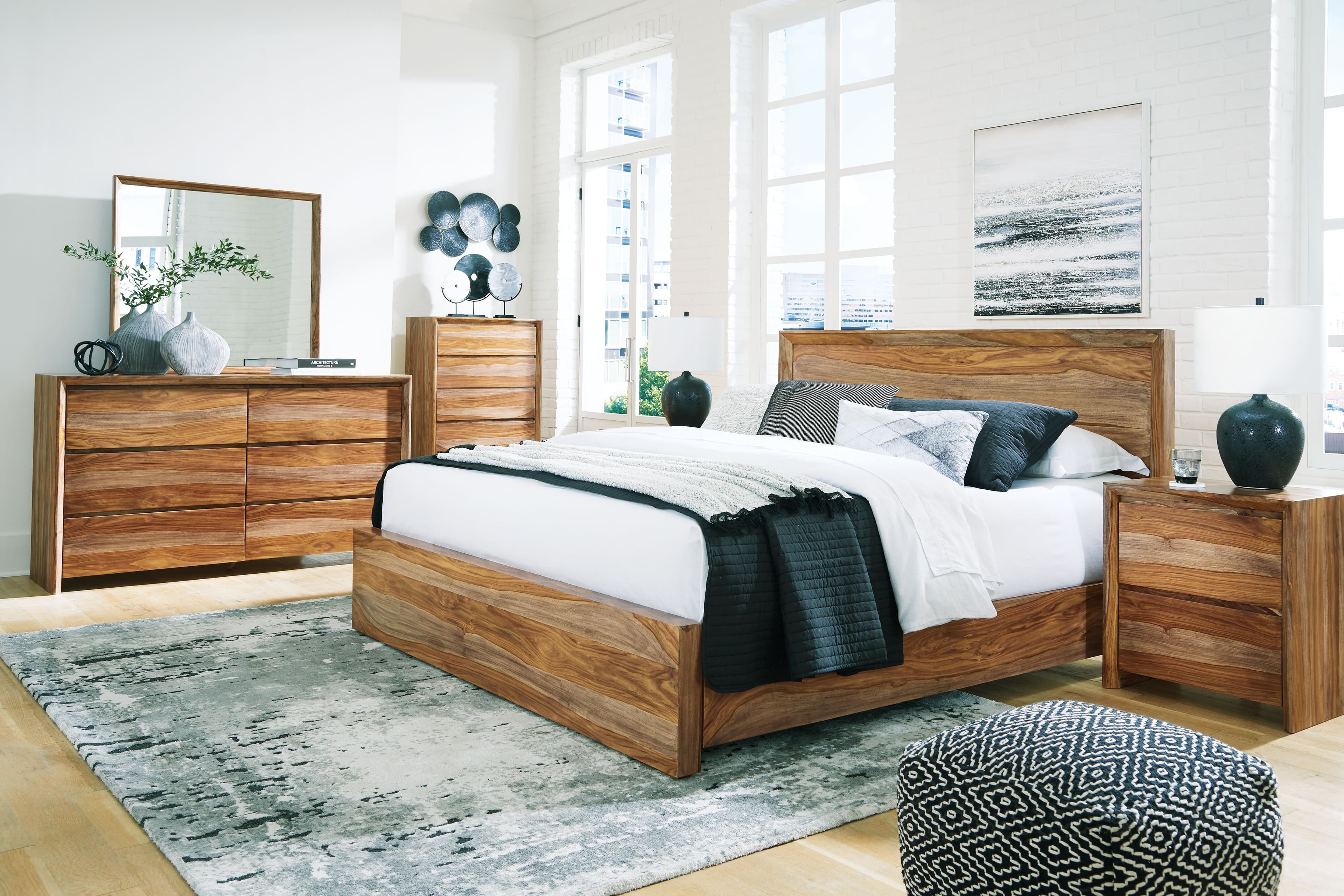5 Pc. · Dresser, Mirror, Chest, Queen Panel Bed