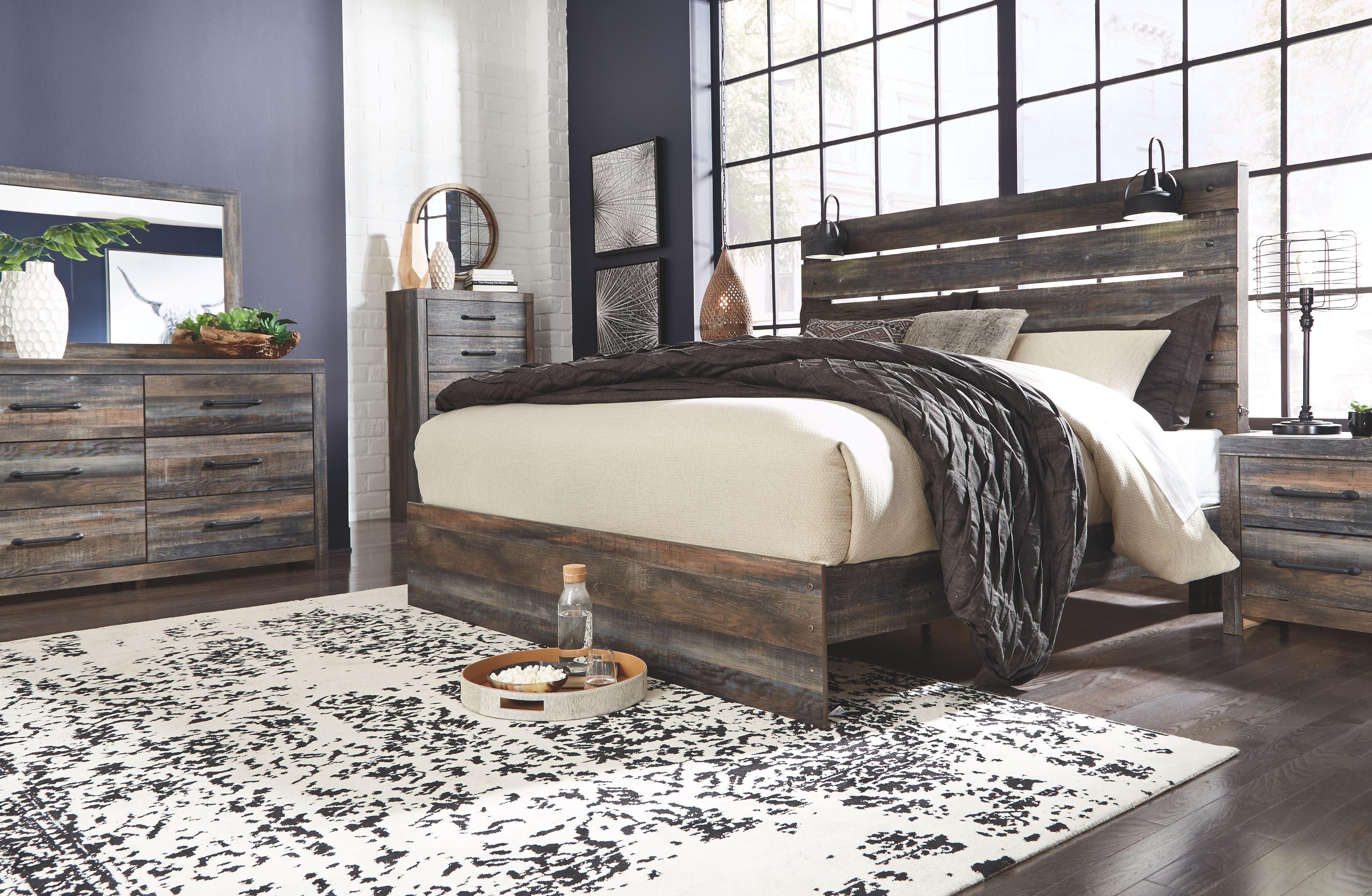 7 Pc. · Dresser, Mirror, King Panel Bed, 2 Nightstands