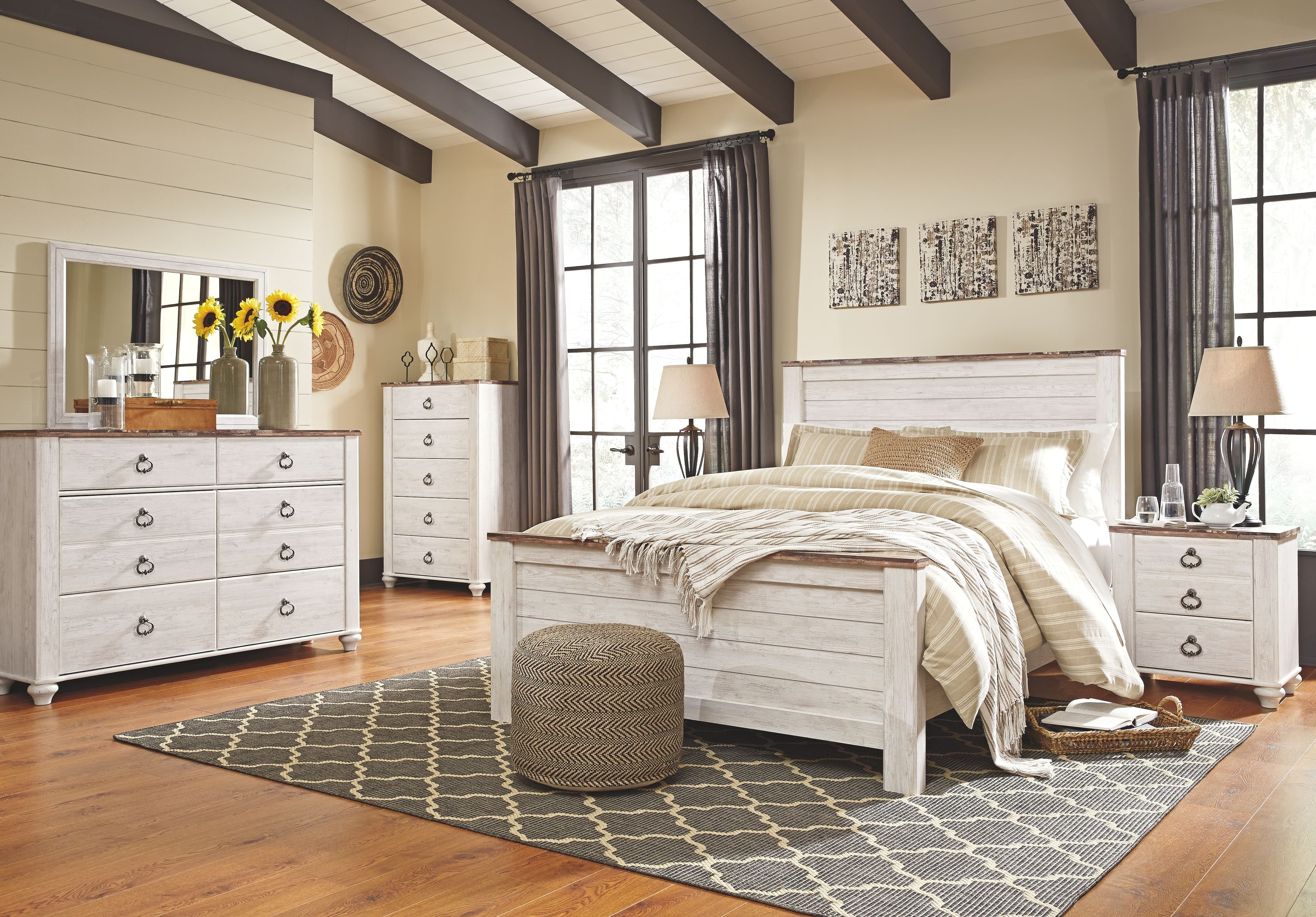 Willowton - 6 Pc. - Dresser, Mirror, Chest, Queen Panel Bed - Whitewash