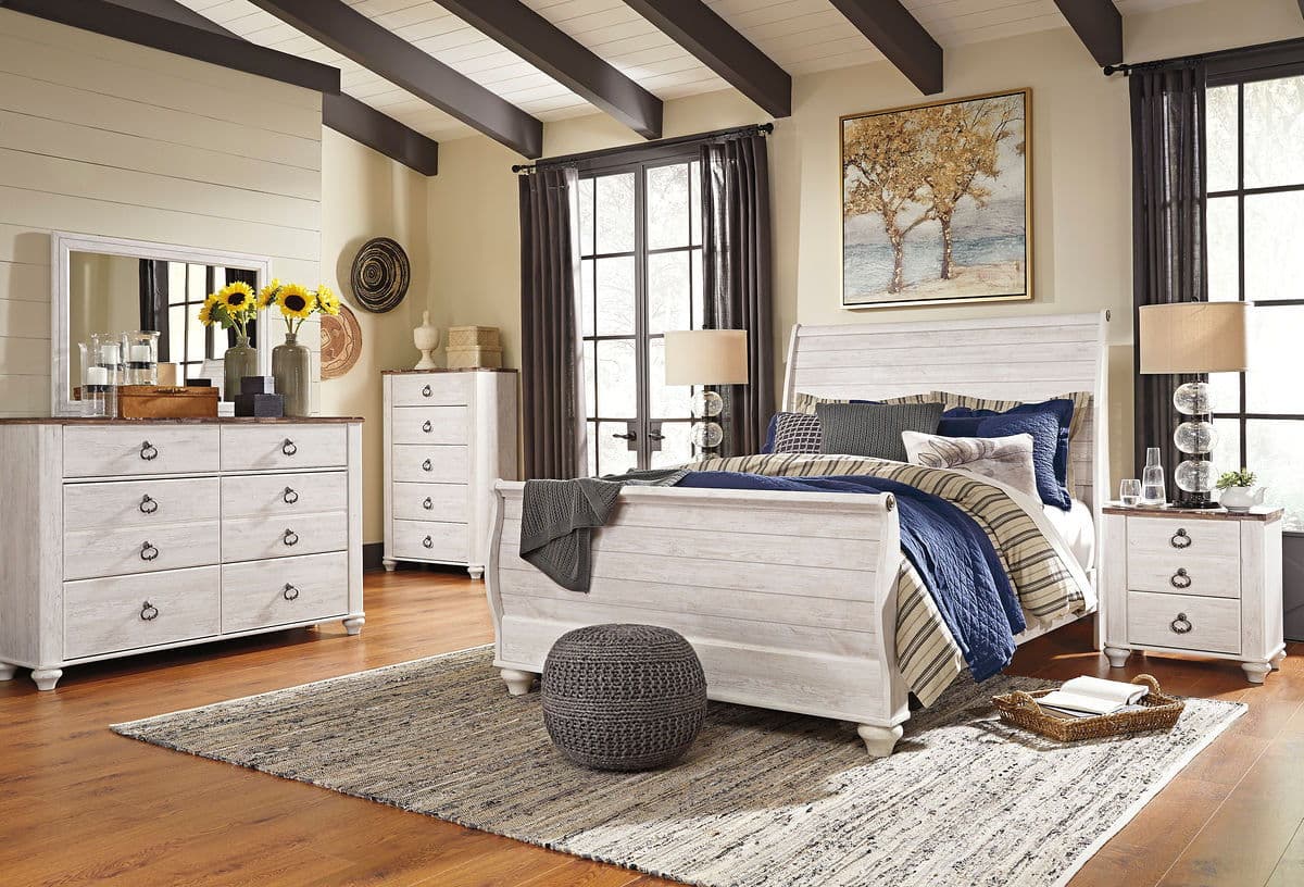 Willowton - 6 Pc. - Dresser, Mirror, Chest, Queen Sleigh Bed - Whitewash