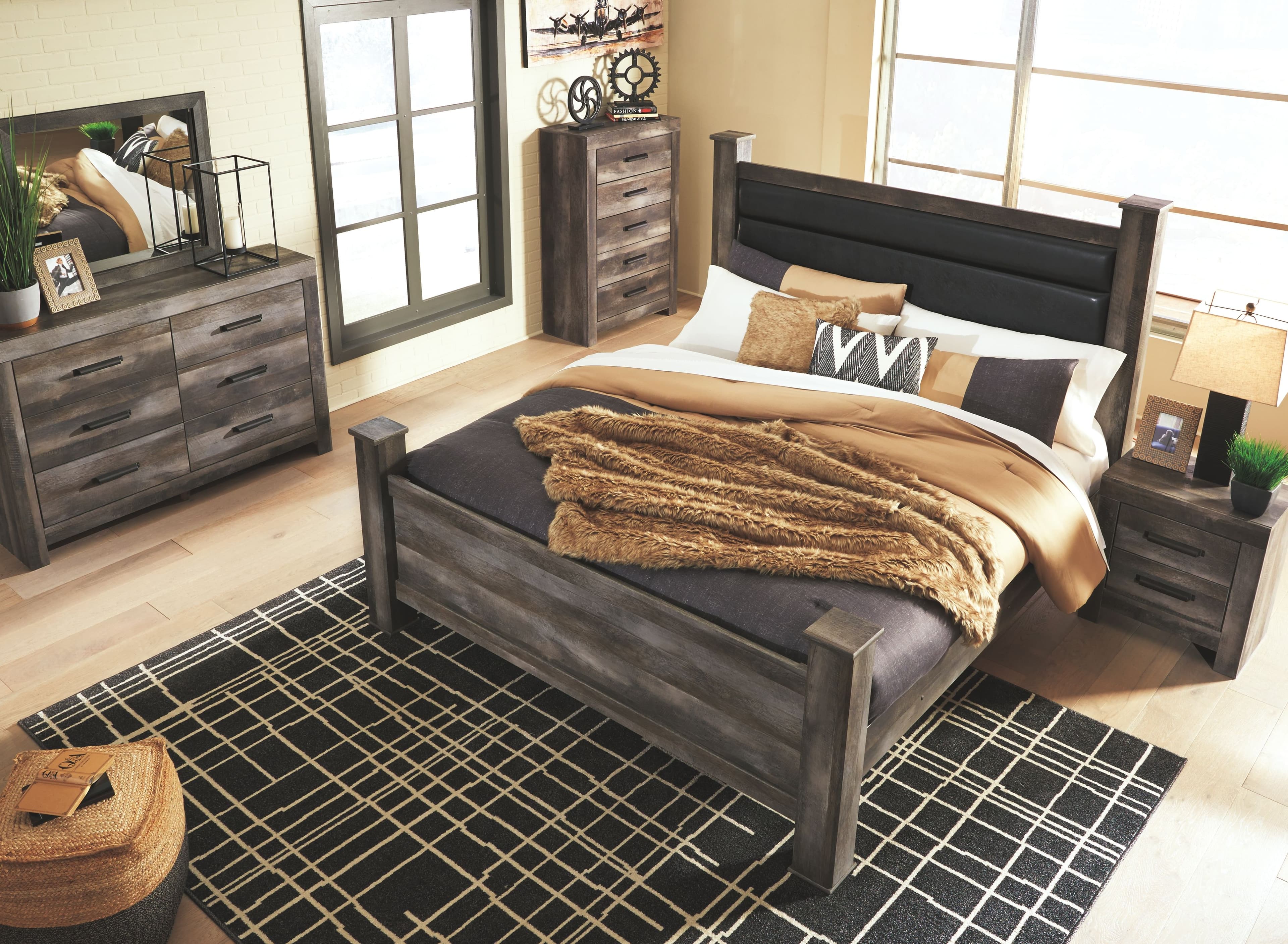 7 Pc. · Dresser, Mirror, Chest, King Poster Bed